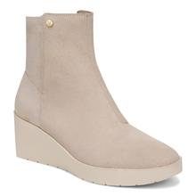 Women's Skylar Wedge by Vionic in Georgetown KY