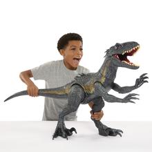Jurassic World: Fallen Kingdom Dinosaur Toy, Super Colossal Indoraptor Figure by Mattel