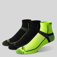 Unisex Inferno Quarter 3-Pack Socks by Saucony in Mahomet IL