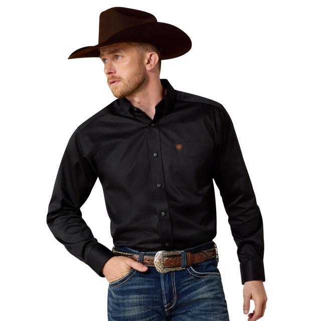Ariat - Men's Solid Twill Classic Fit Shirt in Champaign IL