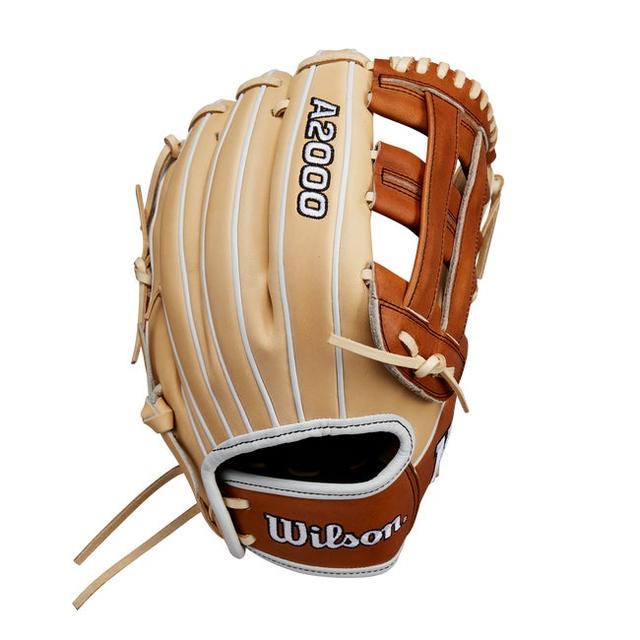 Wilson - Winter 2024 A2000 FP1712 12" Infield Fastpitch Softball Glove in Indianapolis IN